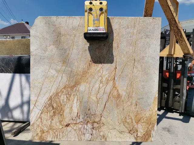 Слэб из кварцита BRECCIA ROMANO полированный 1190x1180x20 мм, код 26223