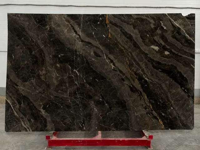 Слэб из мрамора SAINT PELAGIA полированный 3010x1860x20 мм, код 24504