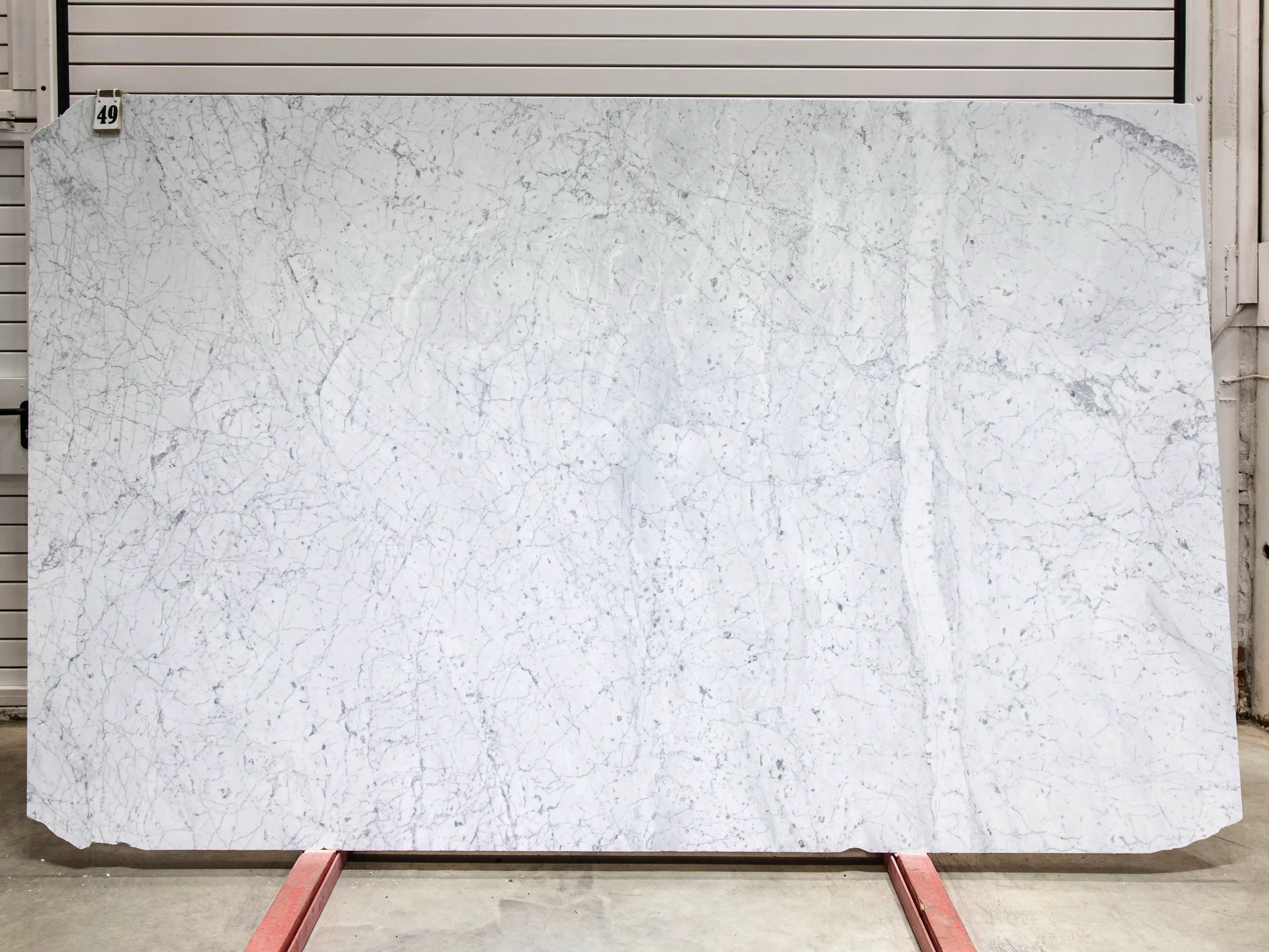Слэб из мрамора BIANCO CARRARA С полированный 3040x1900x20 мм, код 28748