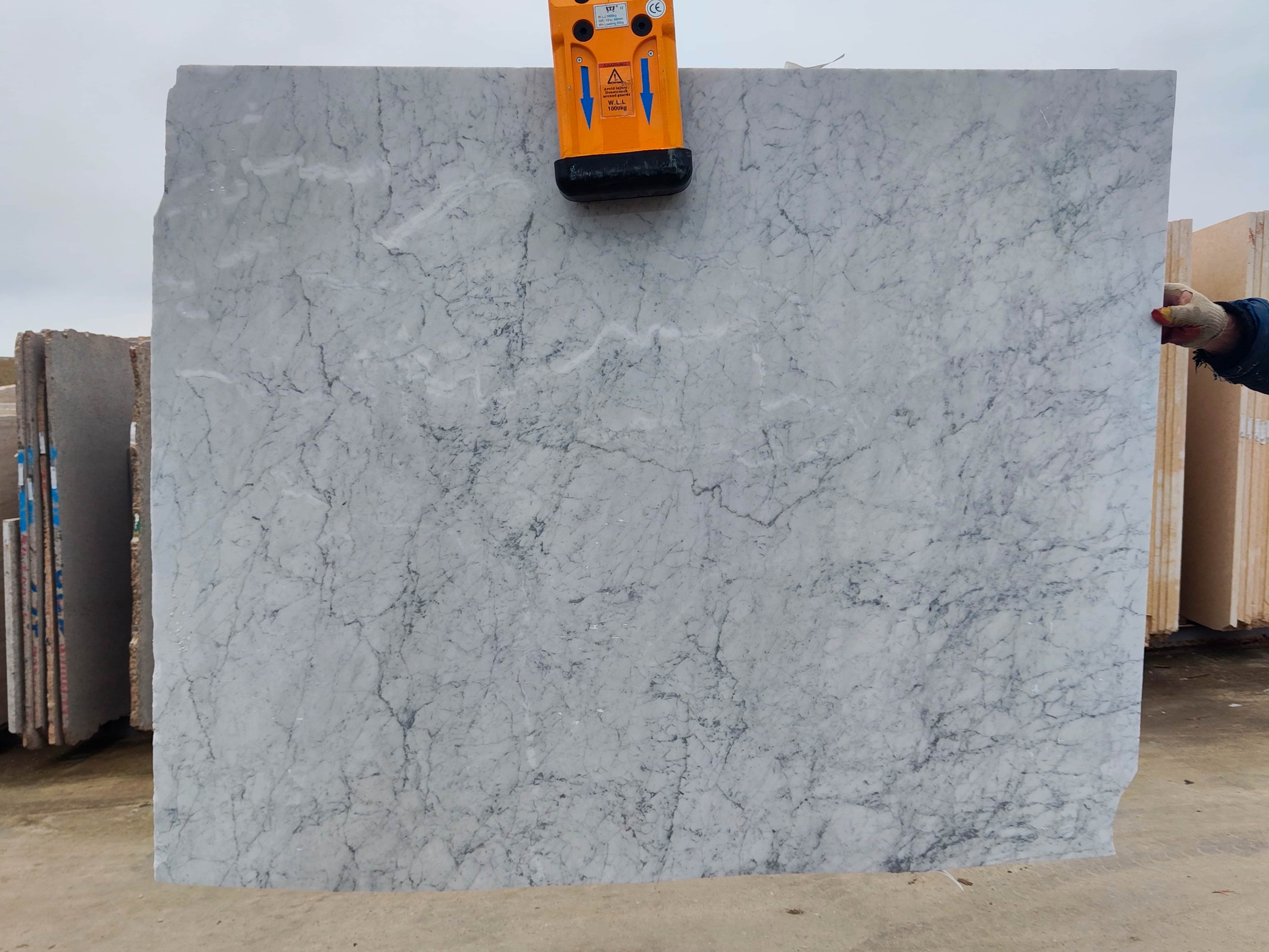 Слэб из мрамора BIANCO CARRARA полированный 1600x1270x20 мм, код 26506