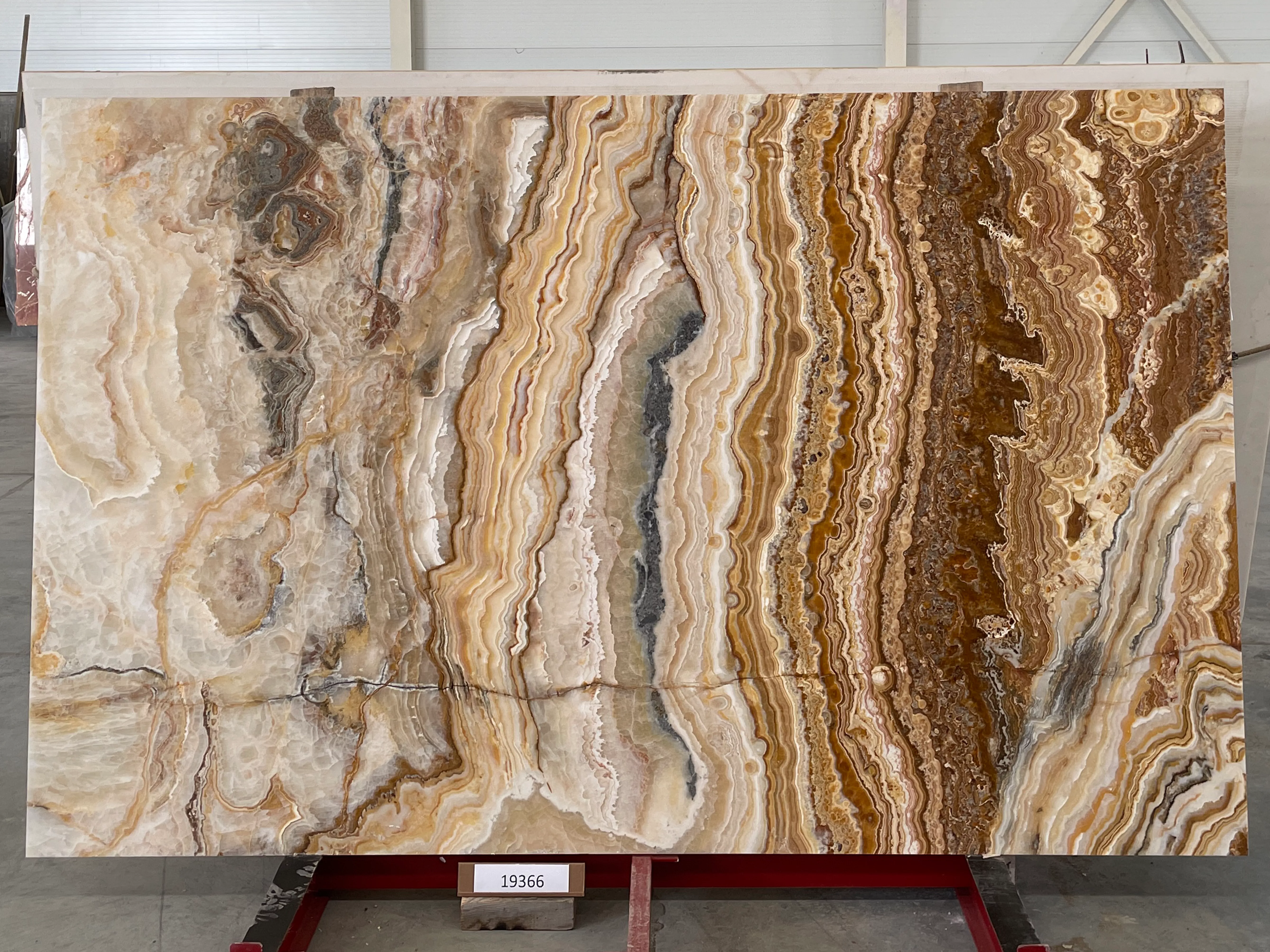 Слэб из оникса ONICE ROMANTIC BROWN полированный 2680x1680x20 мм, код 19366