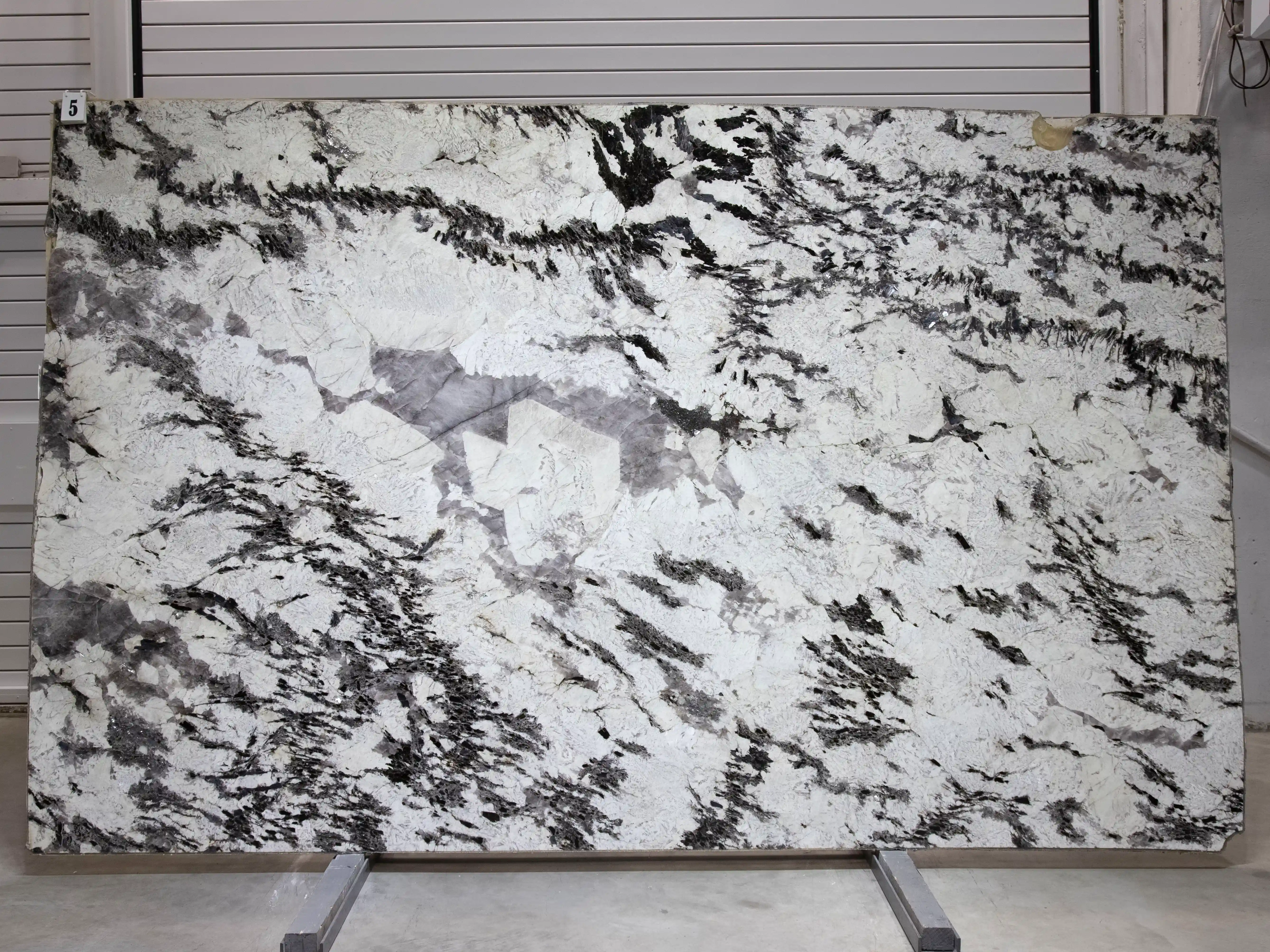 Слэб из кварцита TOURMALINE ICE полированный 3330x1990x20 мм, код 25711
