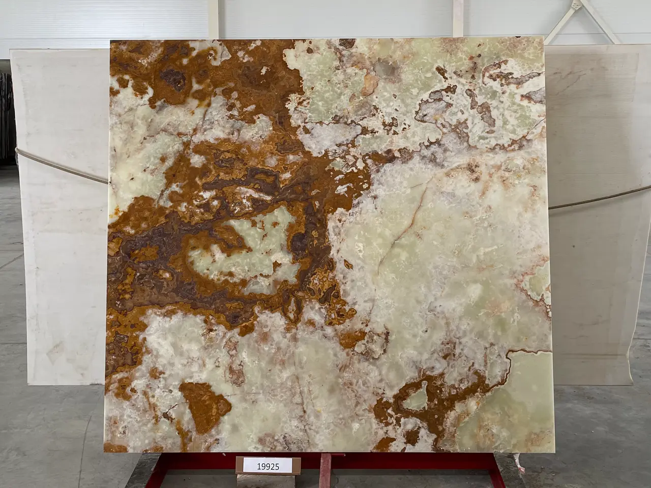 Слэб из оникса VERDE полированный 1940x1800x20 мм, код 19925