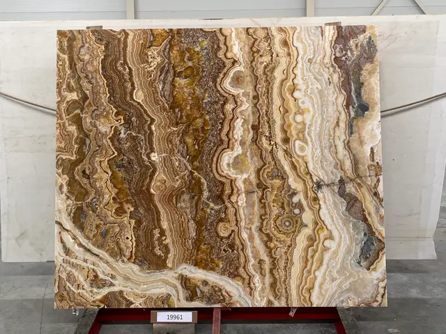 Слэб из оникса ONICE ROMANTIC BROWN полированный 2000x1700x20 мм, код 19961