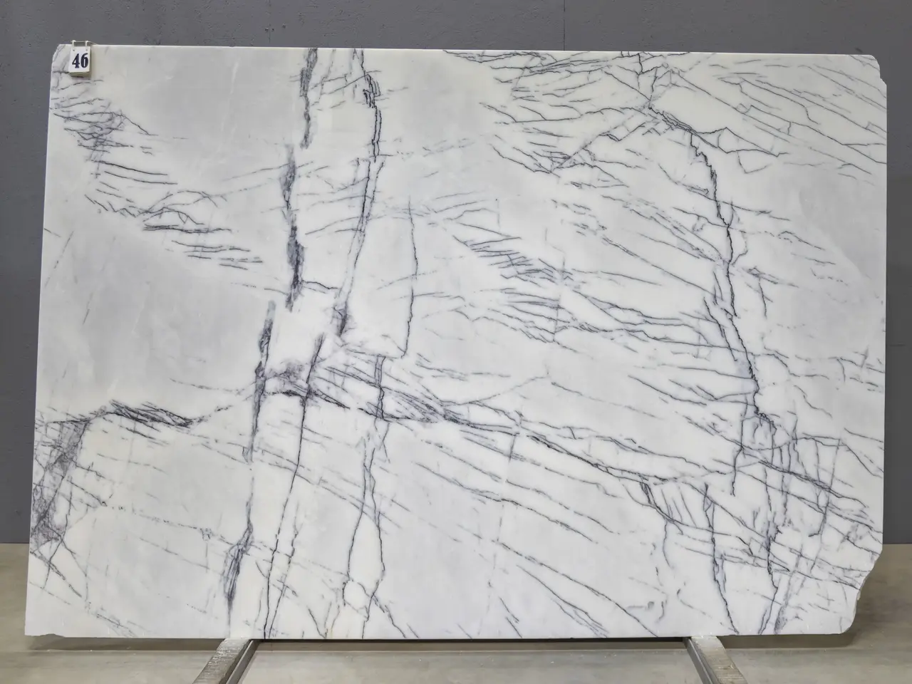 Слэб из мрамора LILAC PREMIUM полированный 2650x1850x20 мм, код 26207