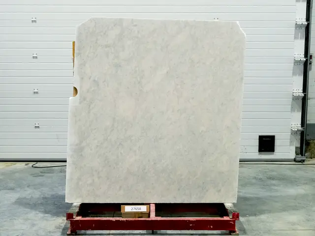 Слэб из мрамора KOELGA полированный 1800x1510x30 мм, код 27658