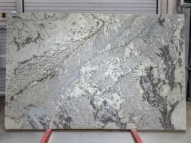 Слэб из гранита REAL BLANСO полированный 3210x2070x20 мм, код 28494