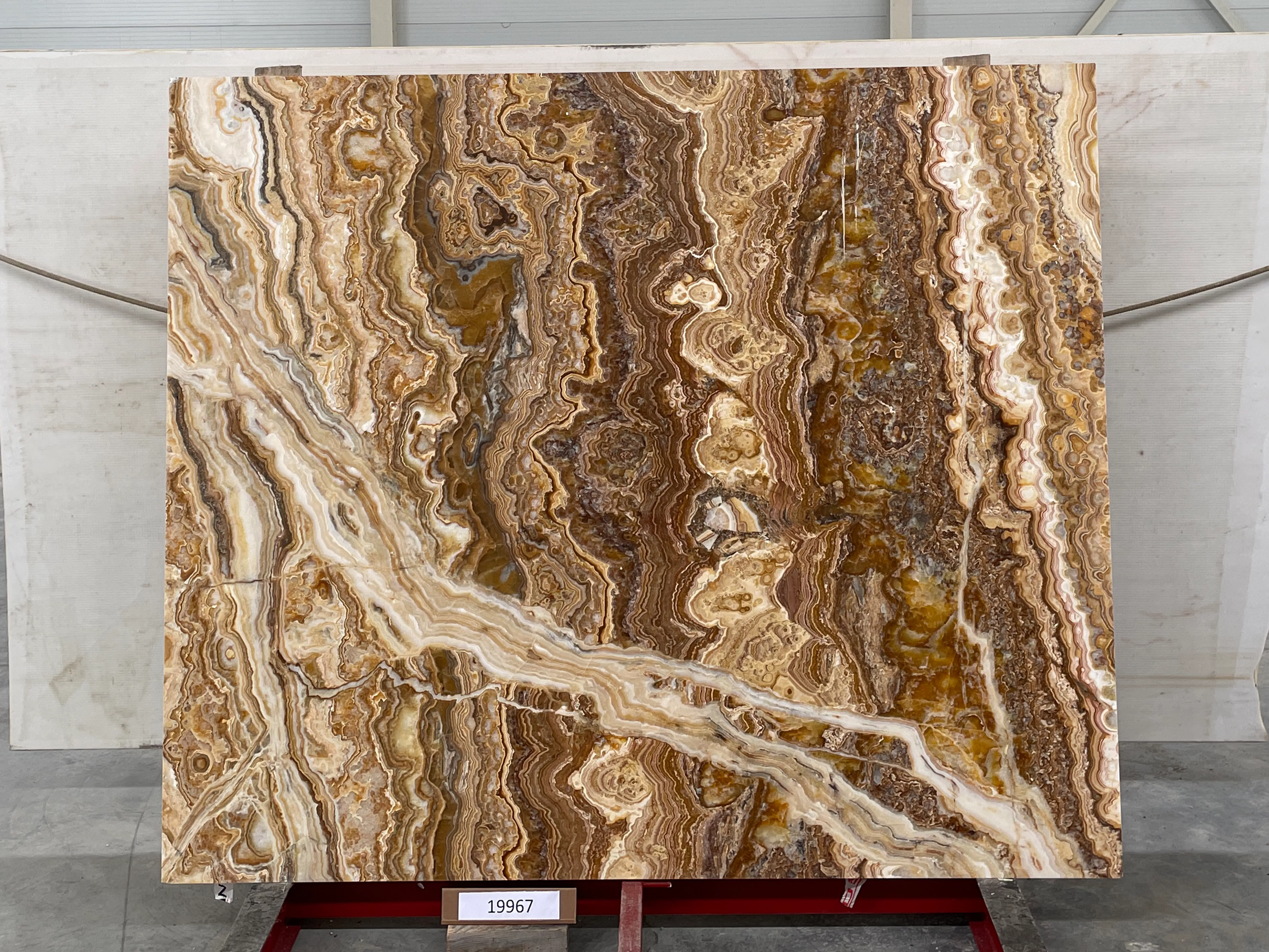 Слэб из оникса ONICE ROMANTIC BROWN полированный 2000x1700x20 мм, код 19967