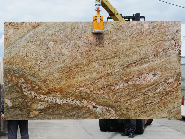 Слэб из гранита IMPERIAL GOLD полированный 3340x1840x20 мм, код 28068