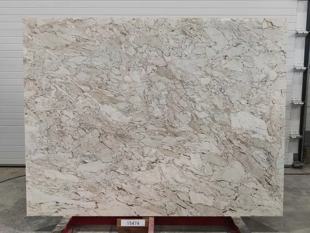 Слэб из мрамора CALACATTA CREMO полированный 2300x1750x20 мм, код 15474