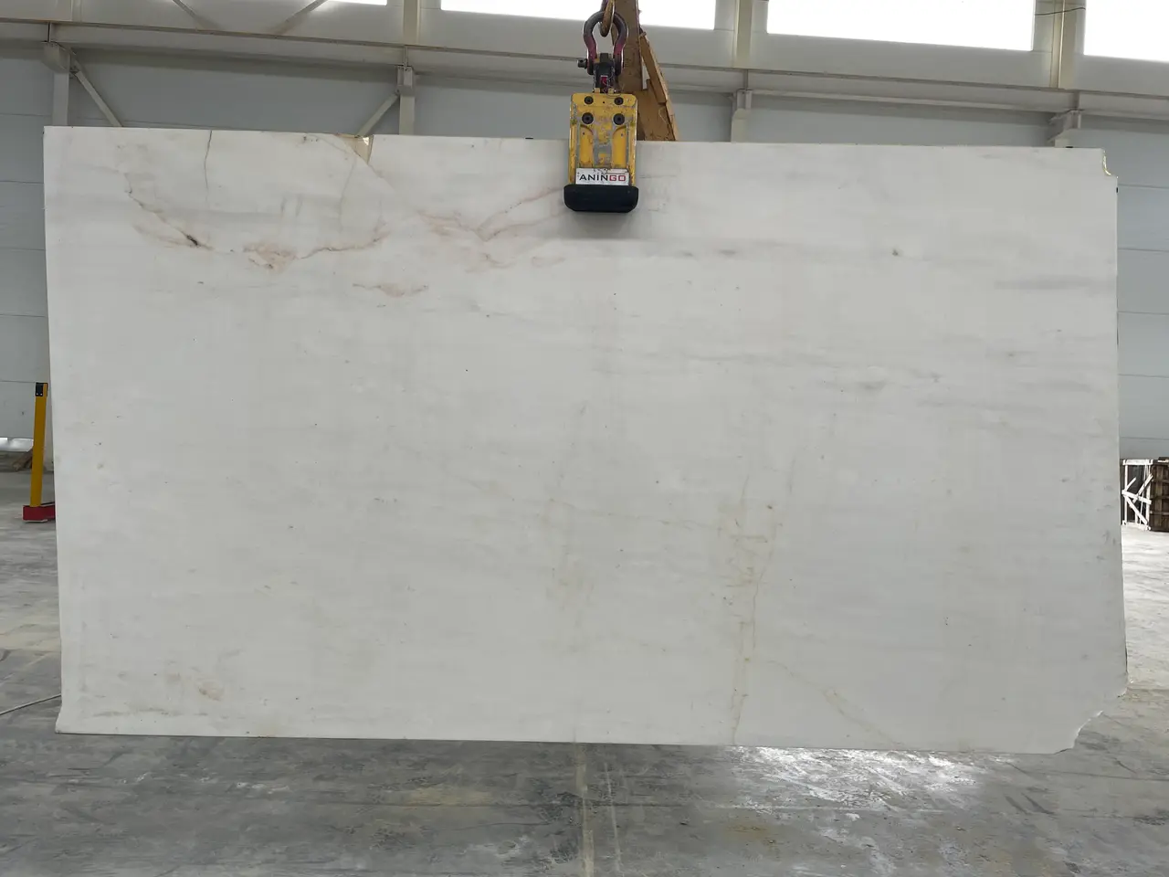 Слэб из мрамора THASSOS полированный 3100x1700x20 мм, код 15609