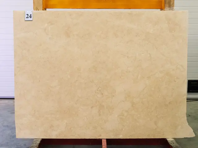 Слэб из мрамора CREMA NOVA полированный 1900x1400x30 мм, код 27600