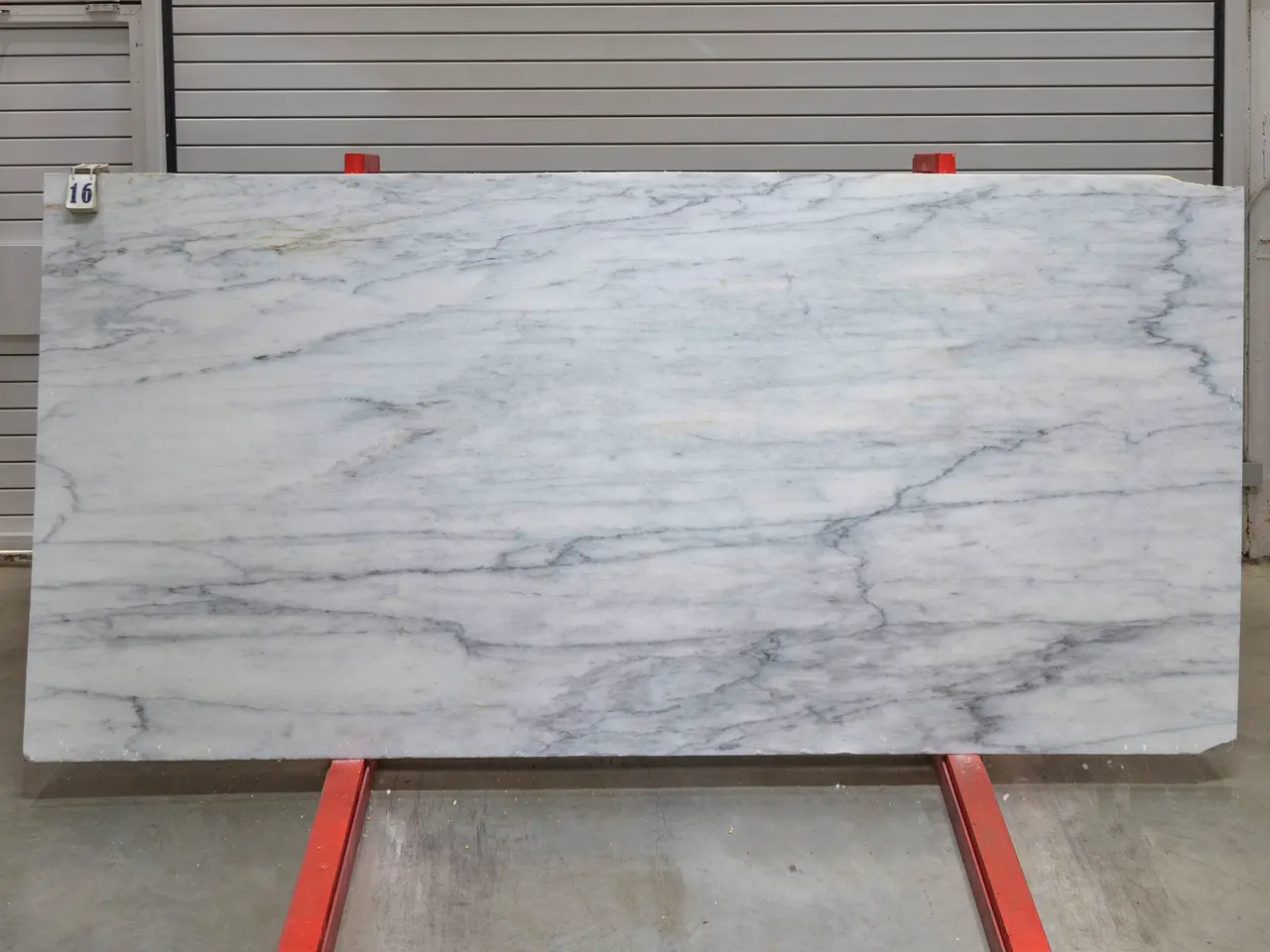 Слэб из мрамора CALACATTA OPTIMA полированный 2900x1350x20 мм, код 28148