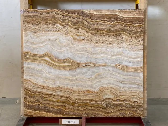 Слэб из оникса ONICE ROMANTIC BROWN полированный 1500x1350x20 мм, код 20967