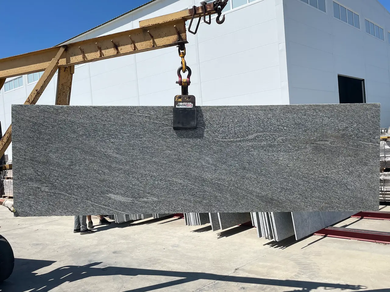 Полоса из гранита KUPPAM GREEN полированный 2600x920x20 мм, код 20858