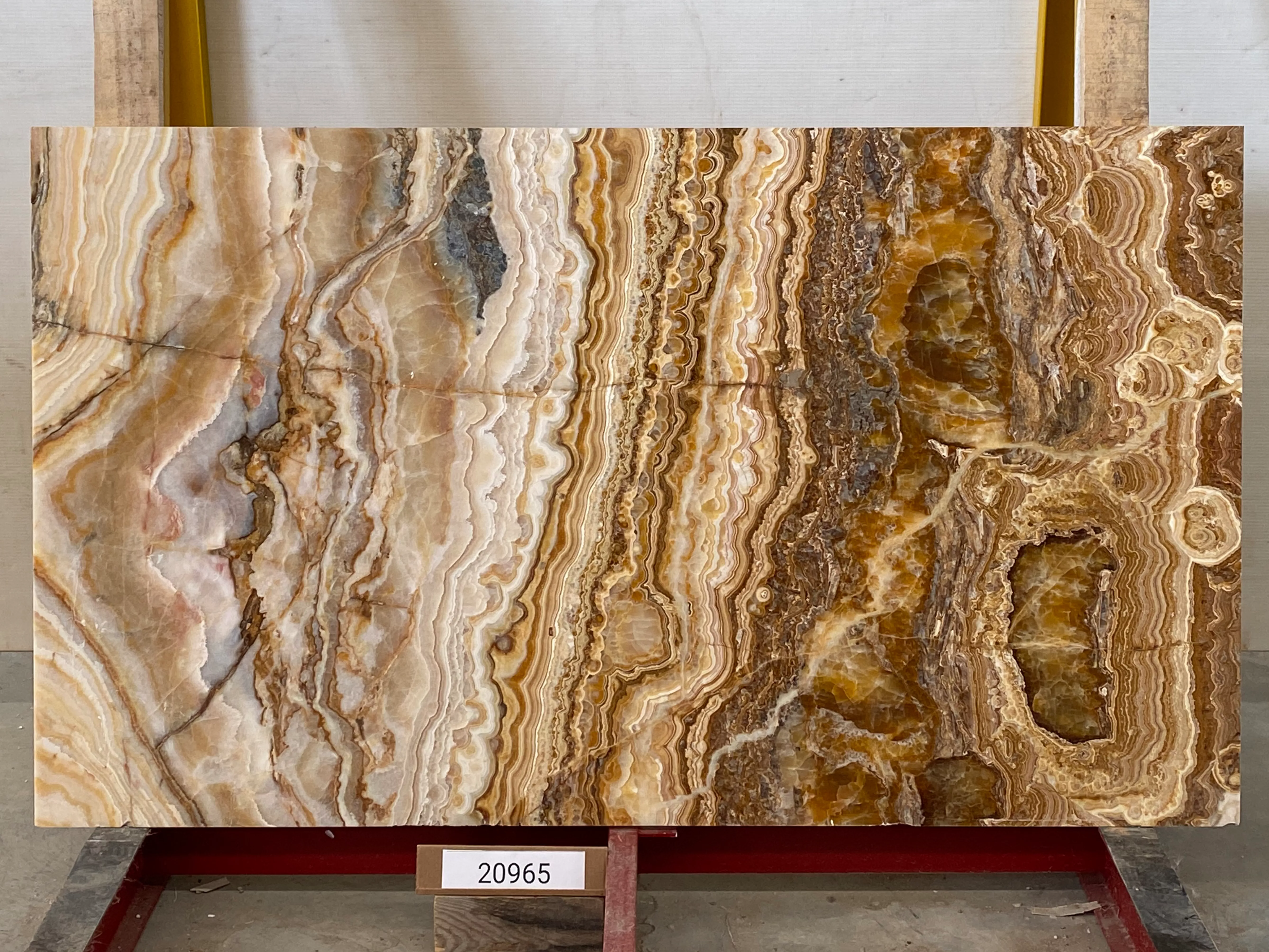 Слэб из оникса ONICE ROMANTIC BROWN полированный 1810x1050x20 мм, код 20965