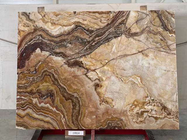 Слэб из оникса ONICE ROMANTIC BROWN полированный 2250x1650x20 мм, код 19724