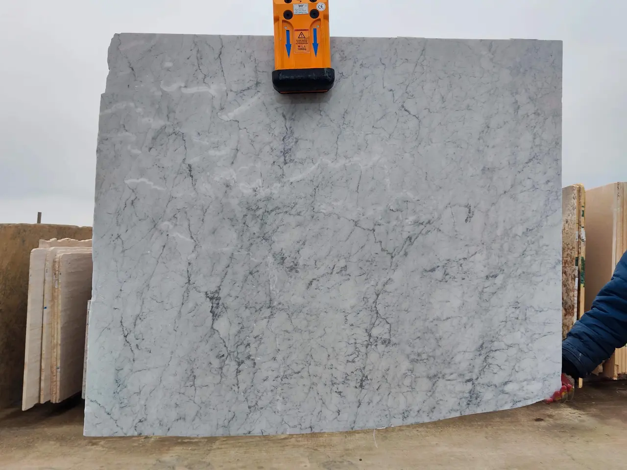 Слэб из мрамора BIANCO CARRARA полированный 1600x1250x20 мм, код 26508