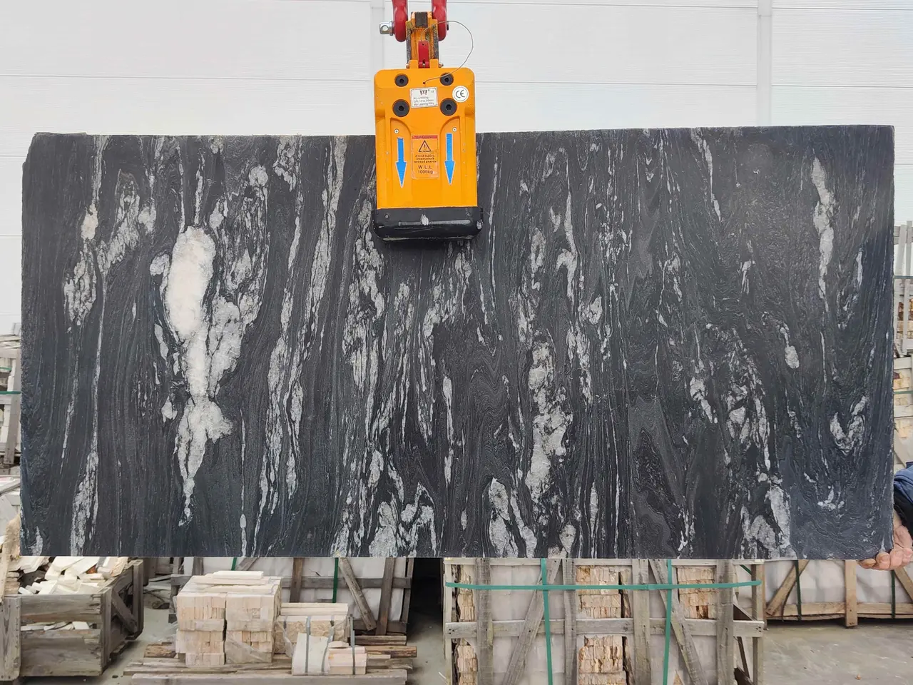 Полоса из гранита BLACK COSMIC полированный 1700x750x20 мм, код 26525