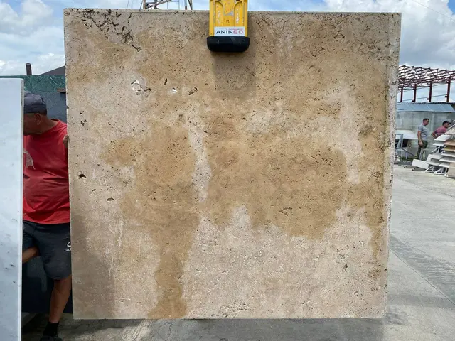 Слэб из травертина DIAMOND C/S пиленый 1700x1650x20 мм, код 10081