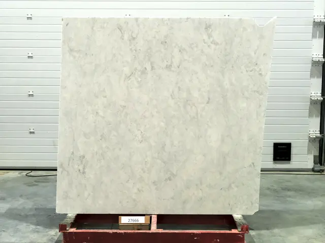 Слэб из мрамора KOELGA полированный 1700x1700x20 мм, код 27666