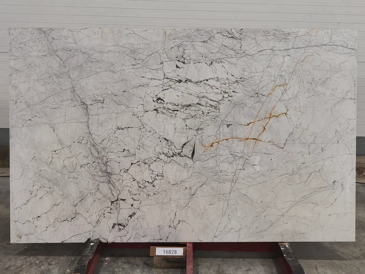 Слэб из мрамора STATUARIO полированный 2750x1700x20 мм, код 16828