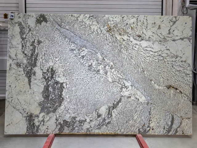 Слэб из гранита REAL BLANСO полированный 3210x2070x20 мм, код 28489