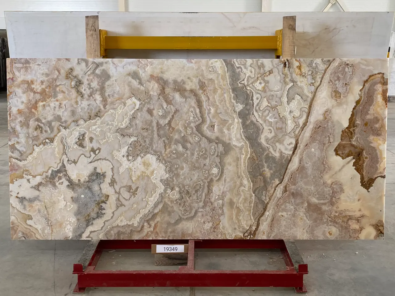 Слэб из оникса ONICE FIRE полированный 2900x1400x20 мм, код 19349