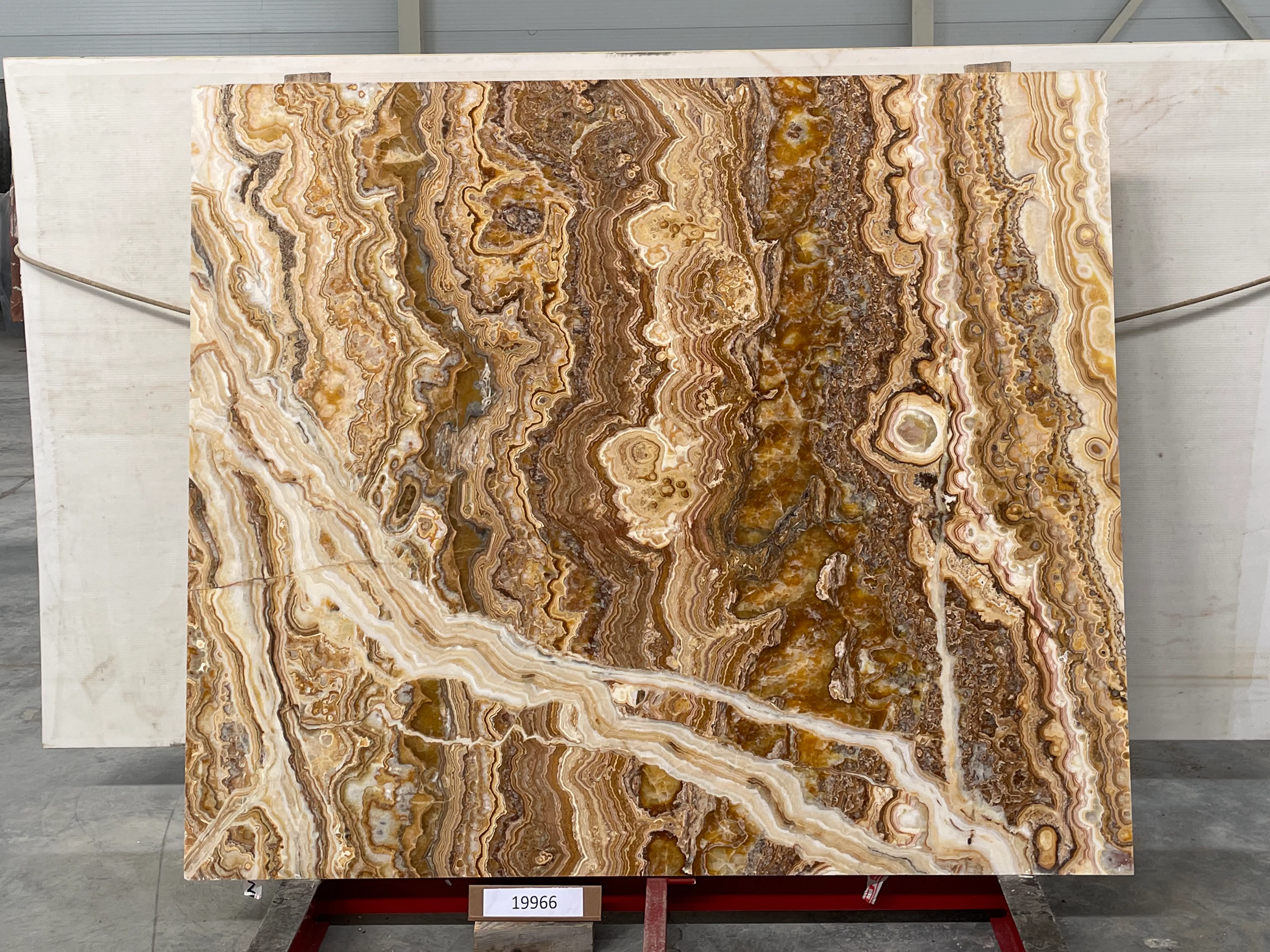 Слэб из оникса ONICE ROMANTIC BROWN полированный 2000x1700x20 мм, код 19966