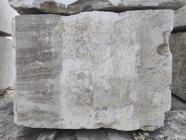 Травертин Блок из травертина DIAMOND 1600x1950x1170 мм, код 23532