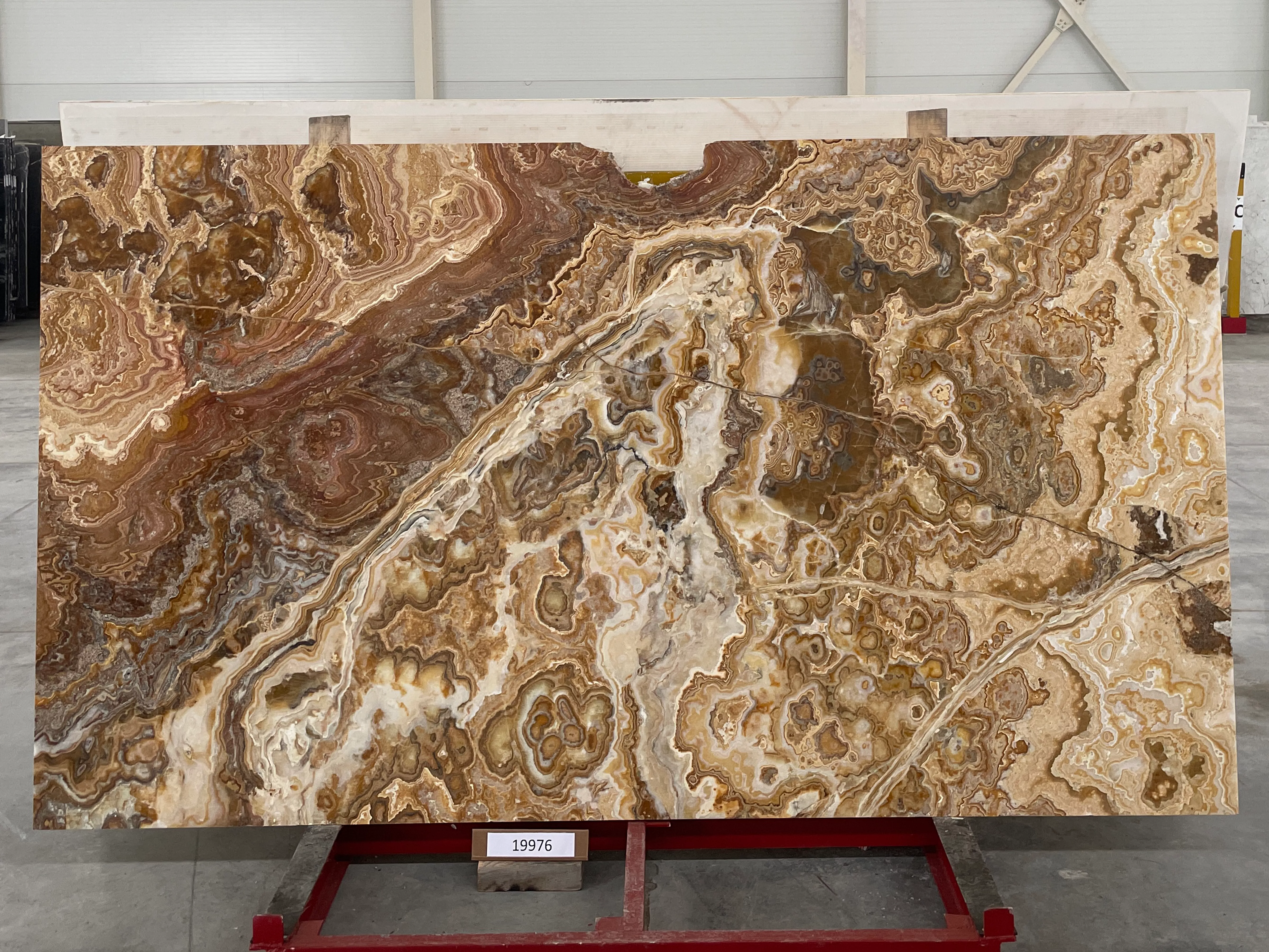 Слэб из оникса ONICE ROMANTIC BROWN полированный 2900x1650x20 мм, код 19976