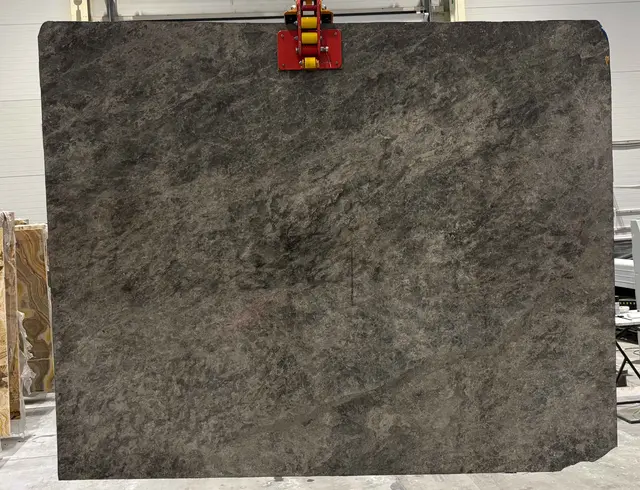 Слэб из мрамора TUNDRA BLUE полированный 2150x1750x18 мм, код 26360