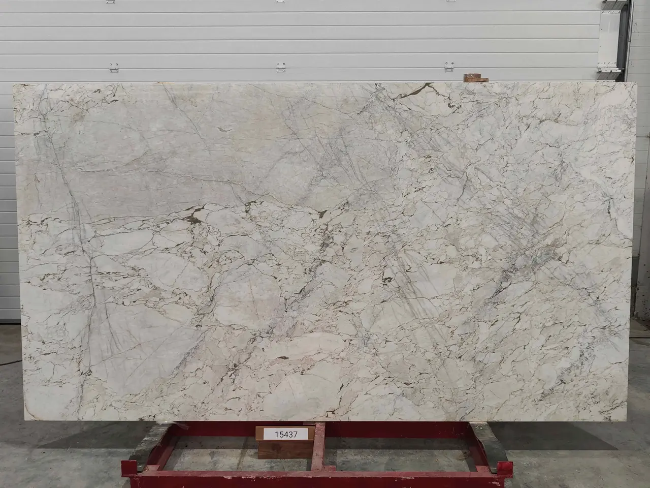 Слэб из мрамора CALACATTA CREMO полированный 2900x1600x20 мм, код 15437