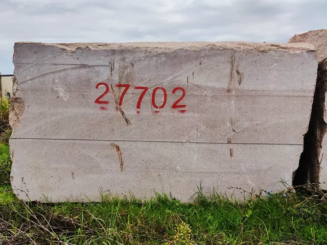 Гранит Блок из гранита ТОМИРИС || 2450x1480x1250 мм, код 27702