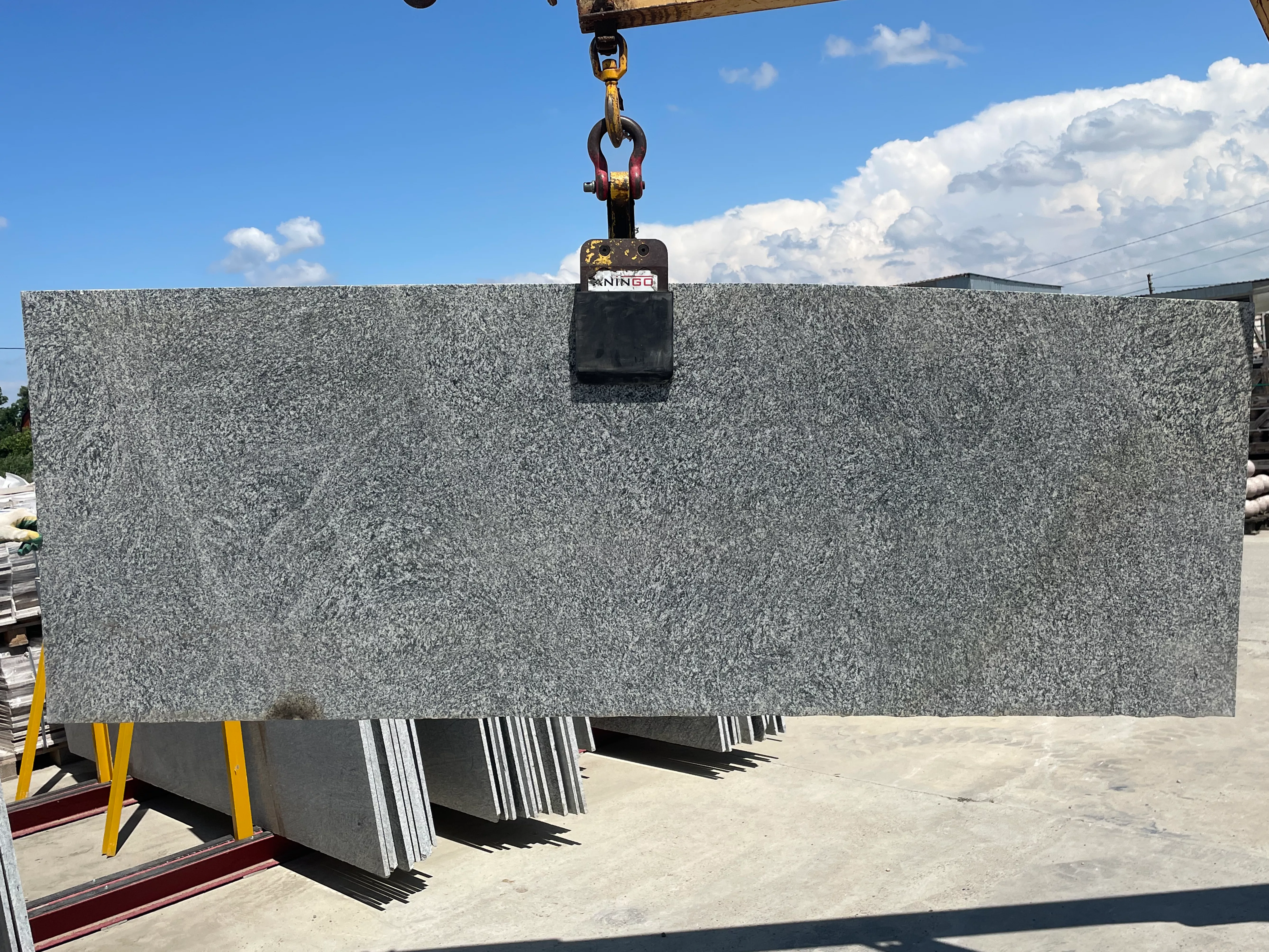 Полоса из гранита KUPPAM GREEN полированный 2770x920x20 мм, код 20818