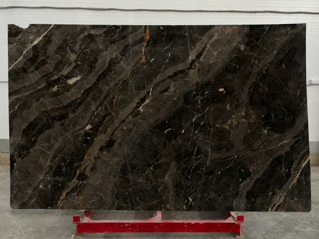 Слэб из мрамора SAINT PELAGIA полированный 3010x1860x20 мм, код 24503