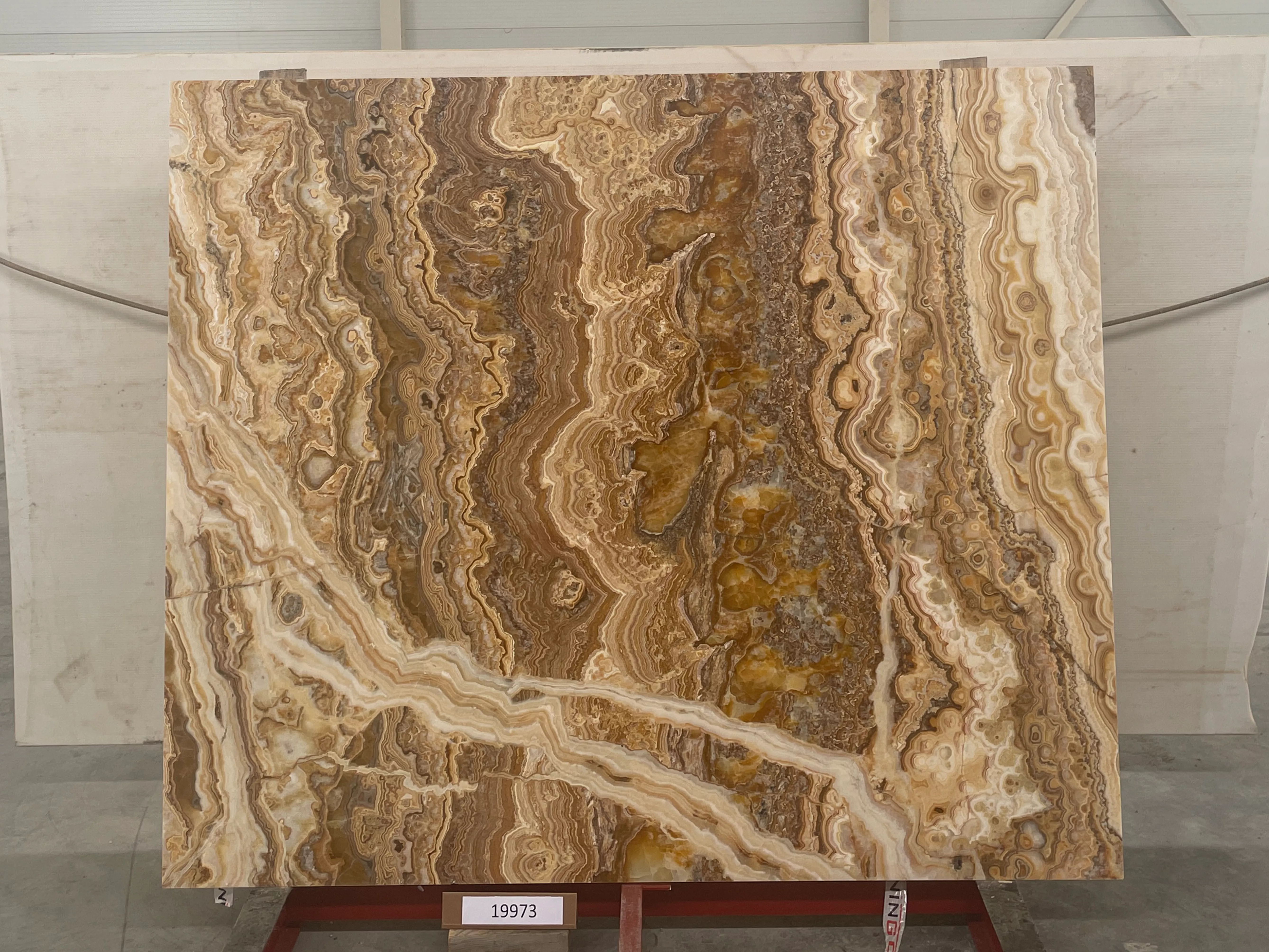 Слэб из оникса ONICE ROMANTIC BROWN полированный 2000x1700x20 мм, код 19973