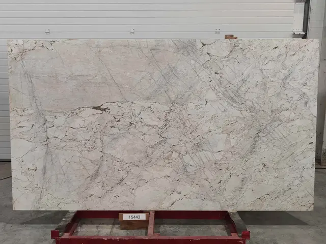 Слэб из мрамора CALACATTA CREMO полированный 2850x1600x20 мм, код 15443