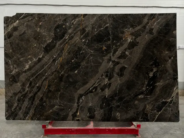 Слэб из мрамора SAINT PELAGIA полированный 3010x1860x20 мм, код 24524