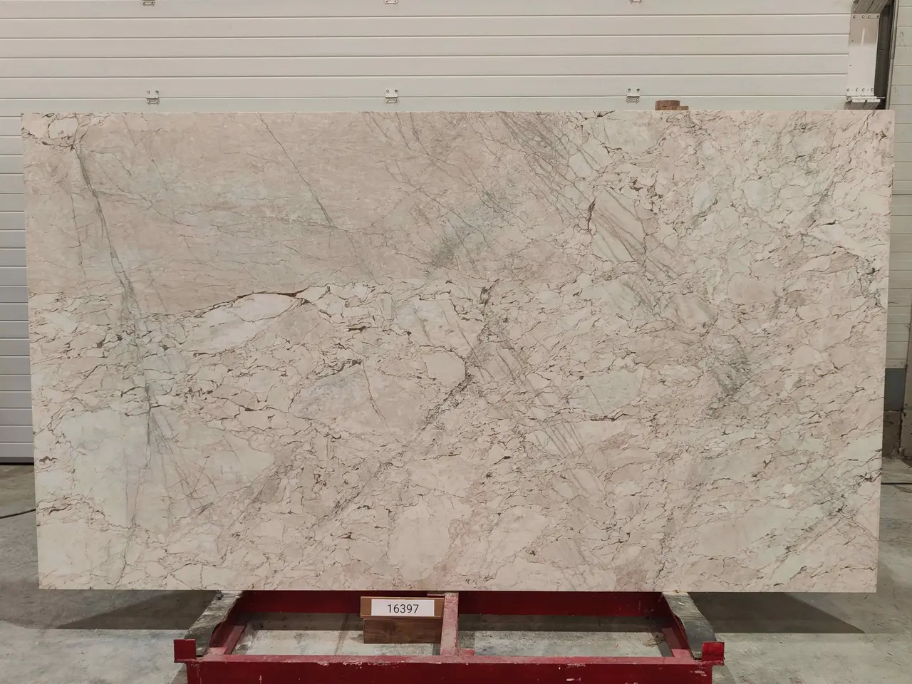 Слэб из мрамора CALACATTA CREMO полированный 2850x1600x20 мм, код 16397