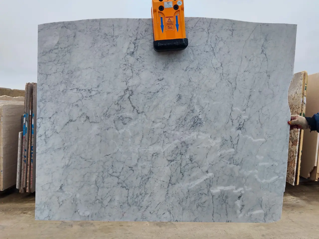 Слэб из мрамора BIANCO CARRARA полированный 1600x1220x20 мм, код 26507