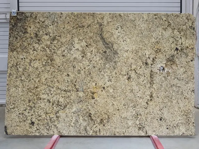 Слэб из гранита NAMIBIAN GOLD полированный 2890x1880x20 мм, код 25697