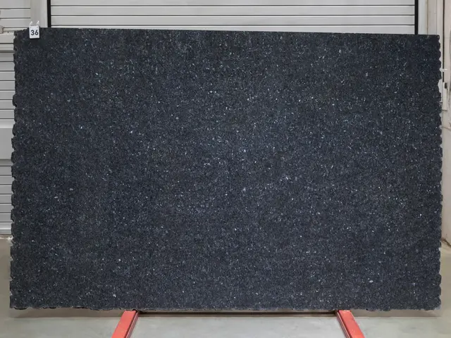 Слэб из лабрадорита BLUE PEARL полированный 2930x1910x20 мм, код 28475