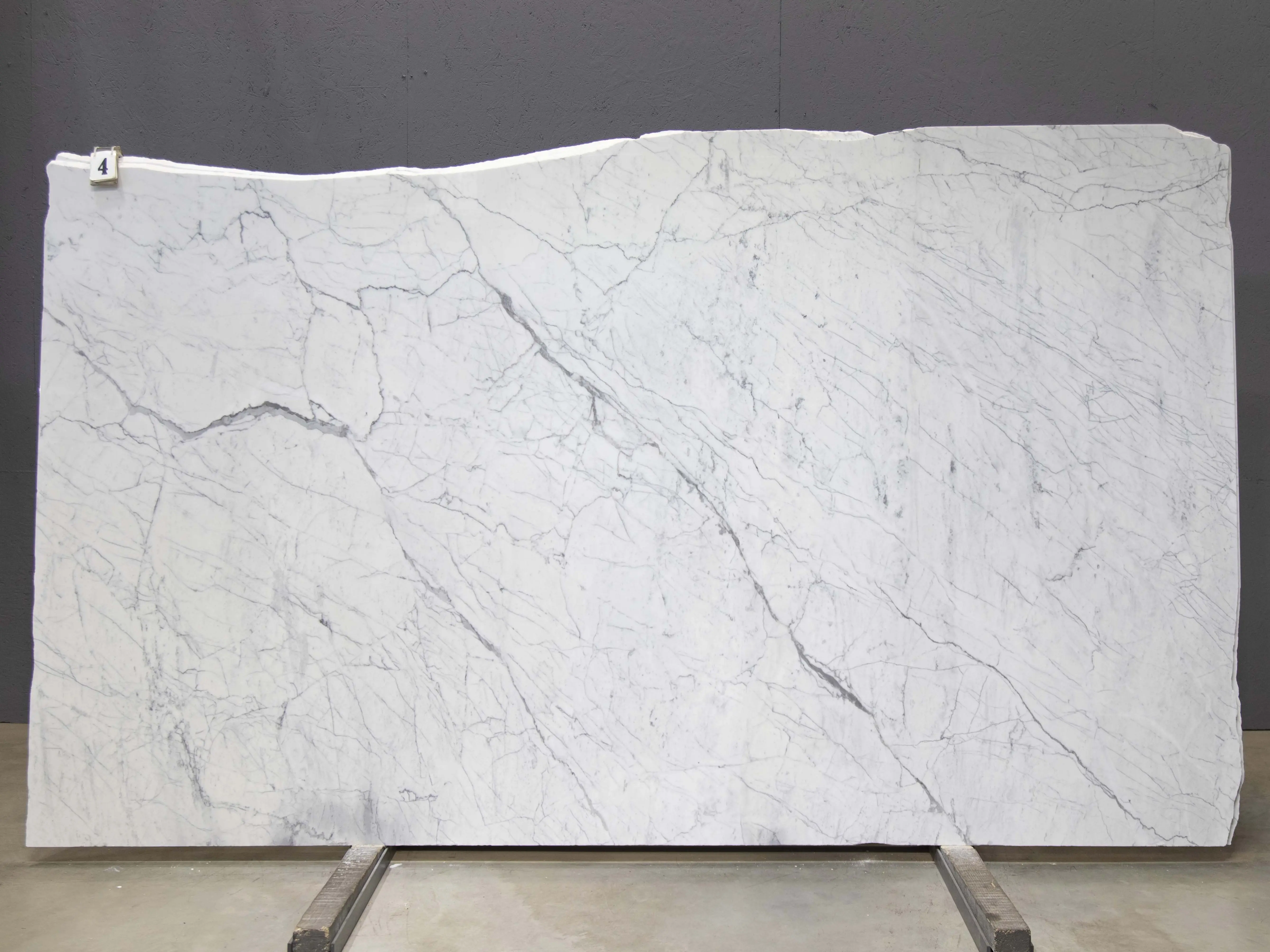 Слэб из мрамора STATUARIETTO PREMIUM полированный 3000x1600x20 мм, код 26218