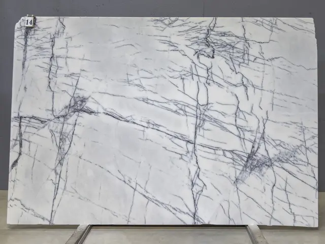 Слэб из мрамора LILAC PREMIUM полированный 2650x1850x20 мм, код 26196