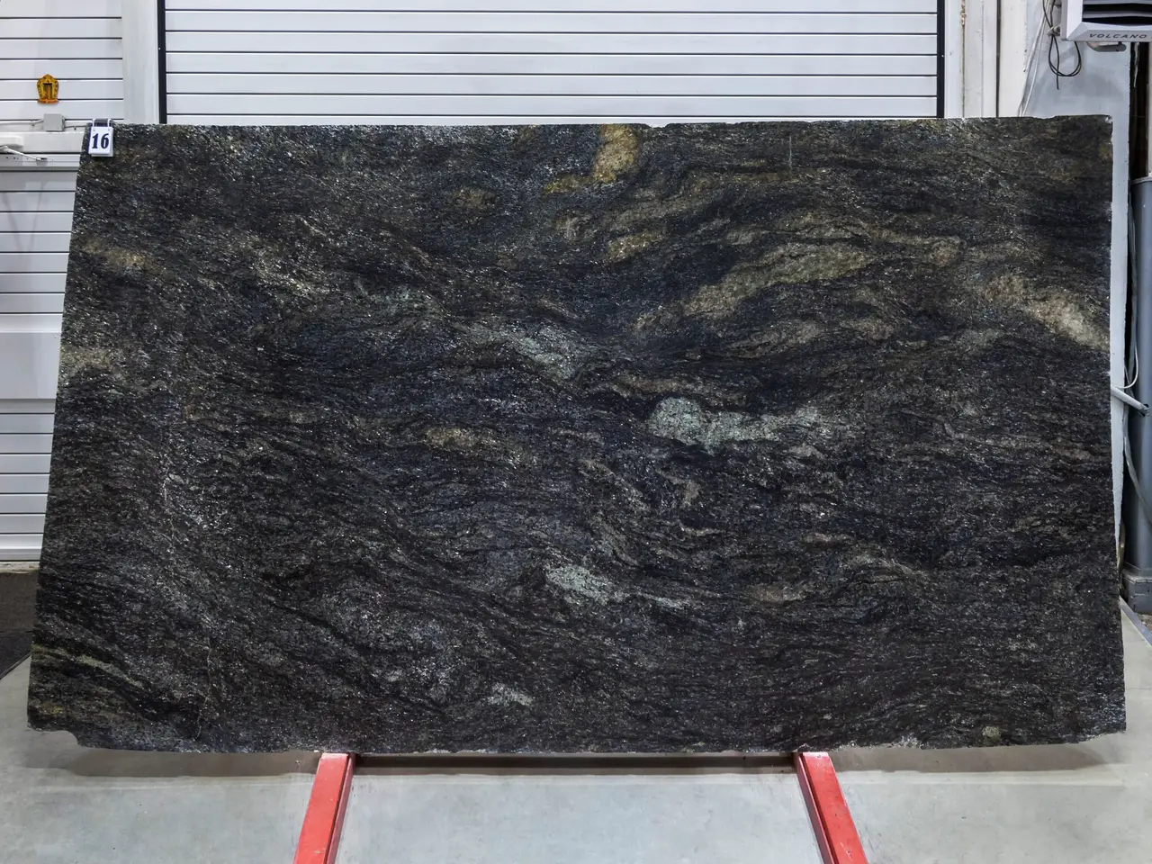 Слэб из гранита METALICUS LEATHER 3300x1920x20 мм, код 28314