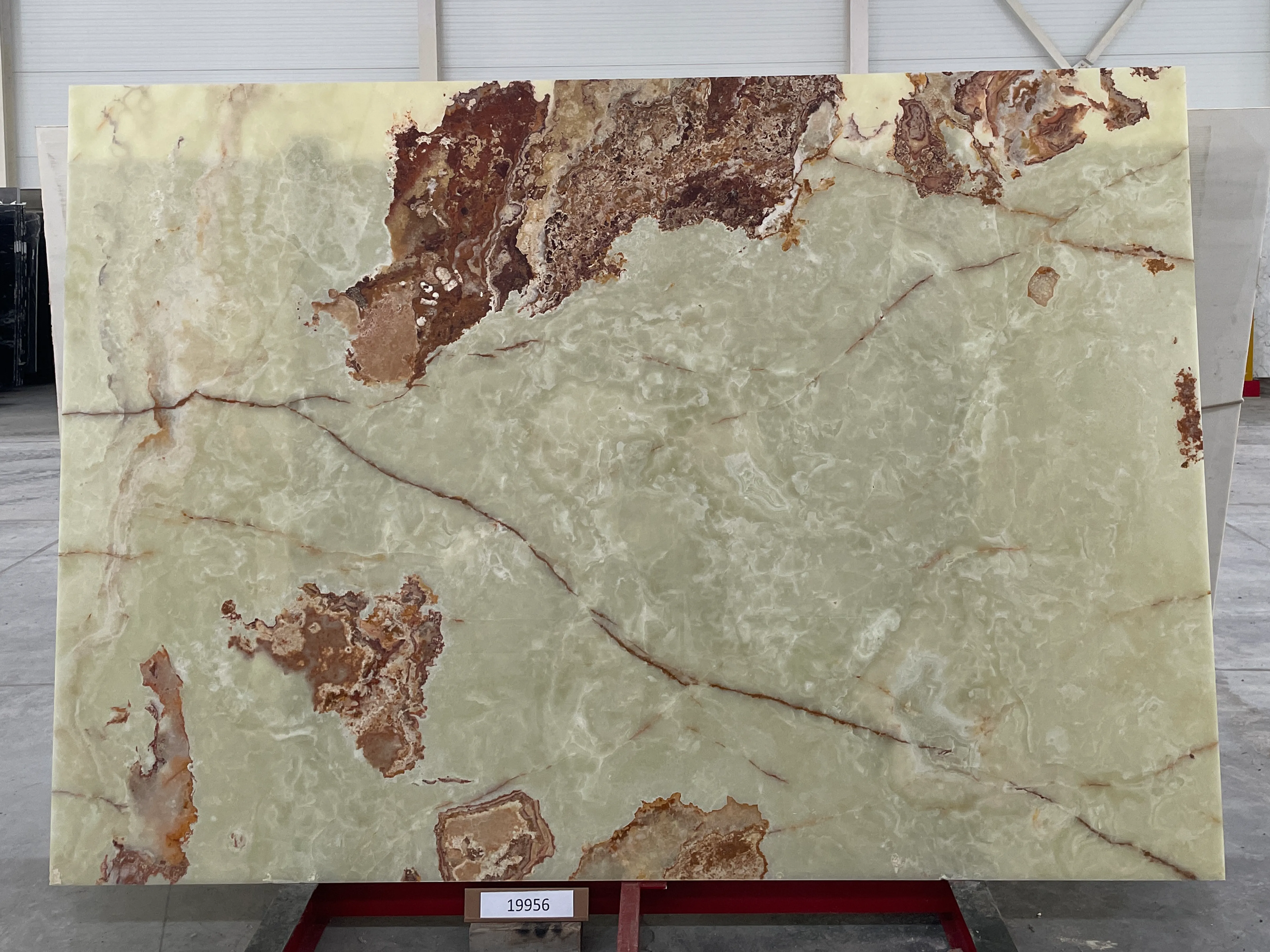 Слэб из оникса ONICE WHITE FLORENCE полированный 2630x1830x20 мм, код 19956