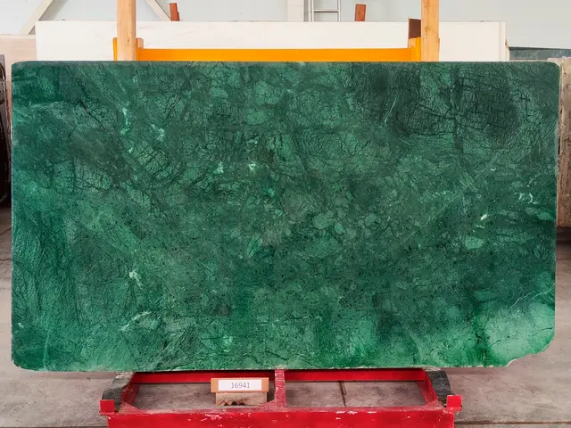 Слэб из мрамора INDIAN GREEN полированный 2600x1480x20 мм, код 16941