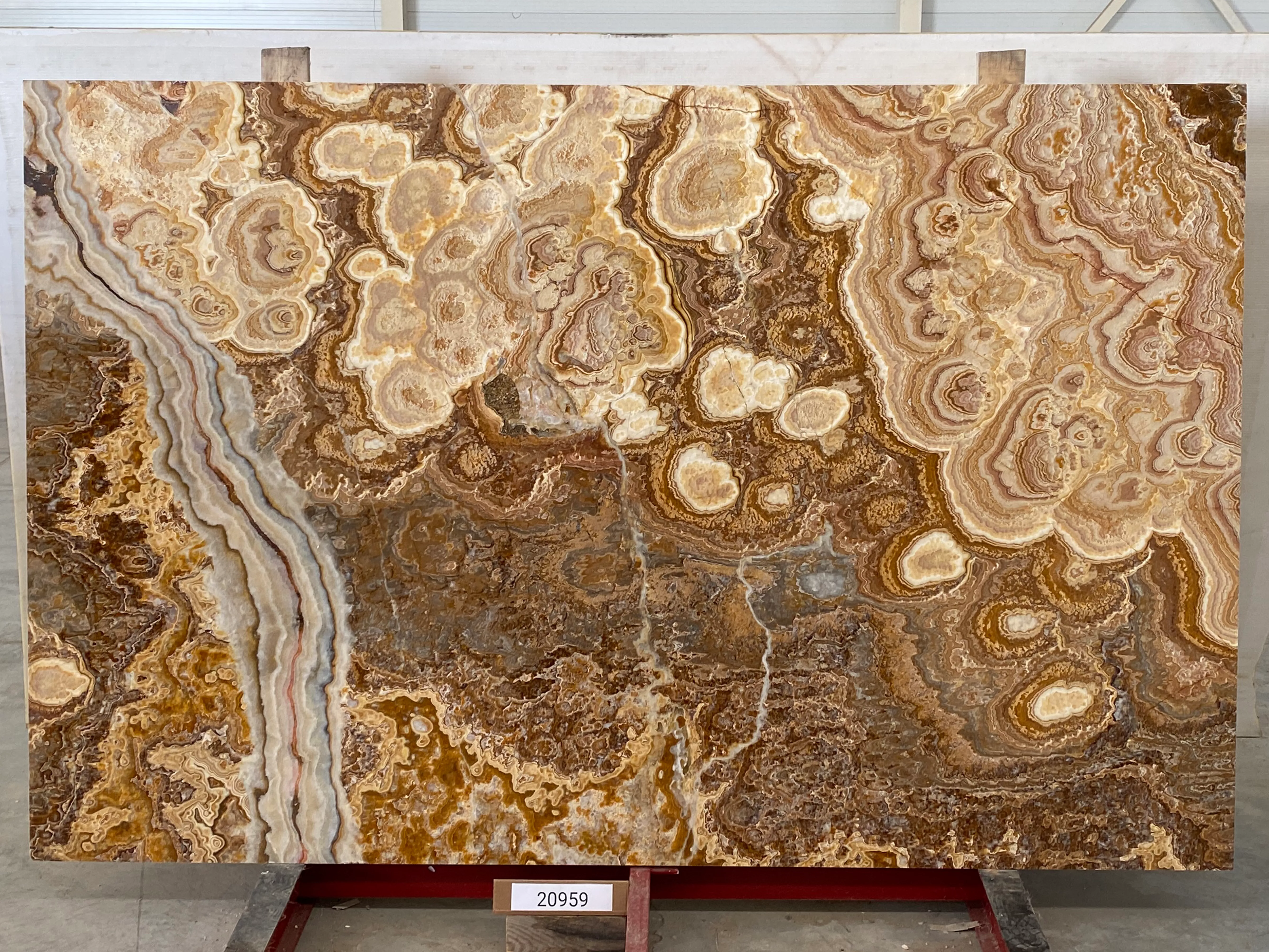 Слэб из оникса ONICE ROMANTIC BROWN полированный 2530x1630x20 мм, код 20959