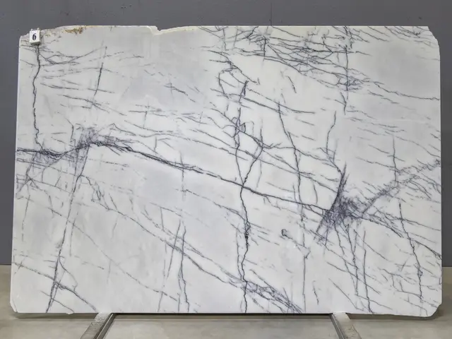 Слэб из мрамора LILAC PREMIUM полированный 2650x1750x20 мм, код 26187